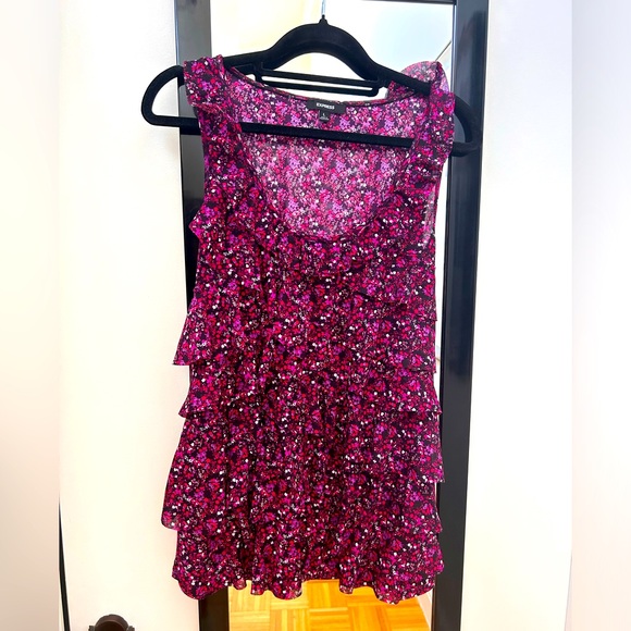 Express Floral Ruffle Front Top - Picture 2 of 4